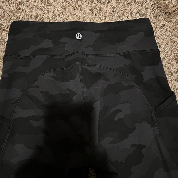 Lululemon Wunder Train grey/black camo leggings with draw string - size 6 - Picture 2 of 5